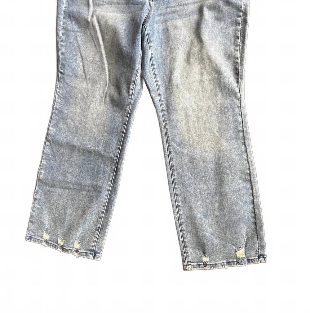 NEW JUDY BLUE women's straight destroy jean in light wash